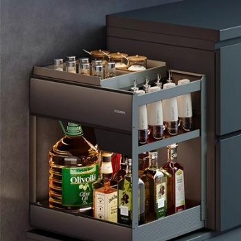 Spice pullout basket