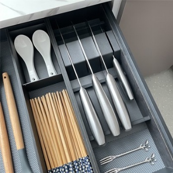 Shallow utensil pullout basket