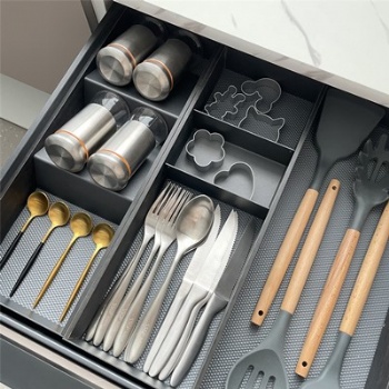 Shallow utensil pullout basket