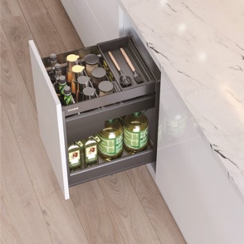 Spice pullout basket