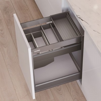 Spice pullout basket