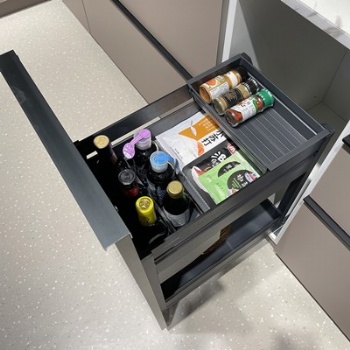Spice pullout basket