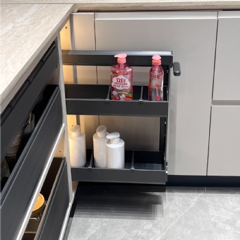 Narrow pullout drawer