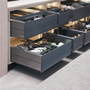 Narrow pullout drawer